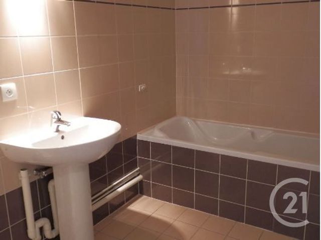 Afficher la photo en grand Appartement F3 à vendre - 3 pièces - 60.0 m2 - ST NAZAIRE - 44 - PAYS-DE-LOIRE - Century 21 By Ouest