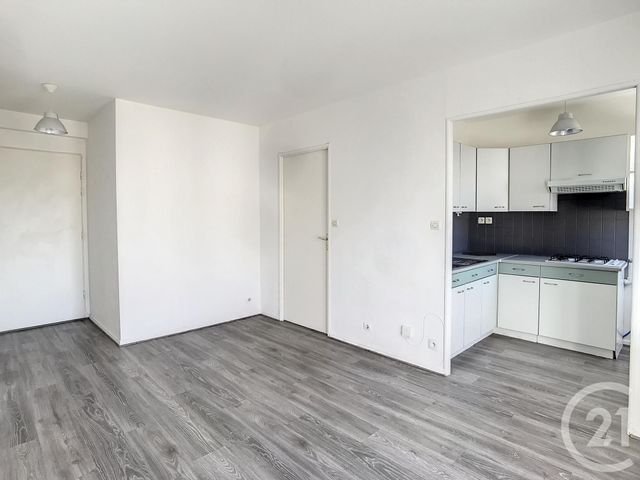 Studio à vendre - 1 pièce - 22.82 m2 - ST NAZAIRE - 44 - PAYS-DE-LOIRE - Century 21 By Ouest