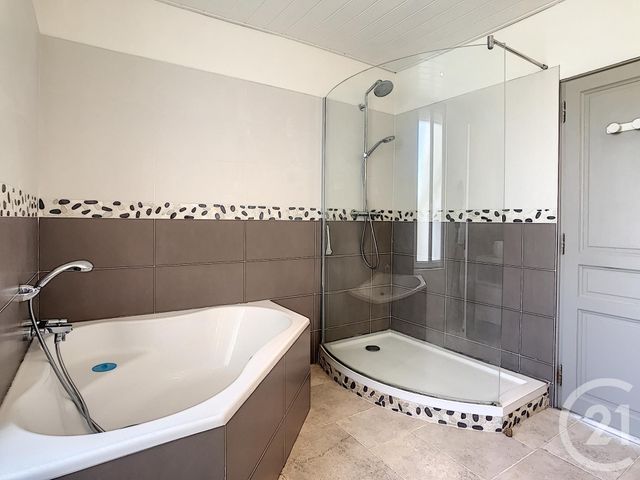 Appartement F5 à vendre - 6 pièces - 100.6 m2 - ST NAZAIRE - 44 - PAYS-DE-LOIRE - Century 21 By Ouest