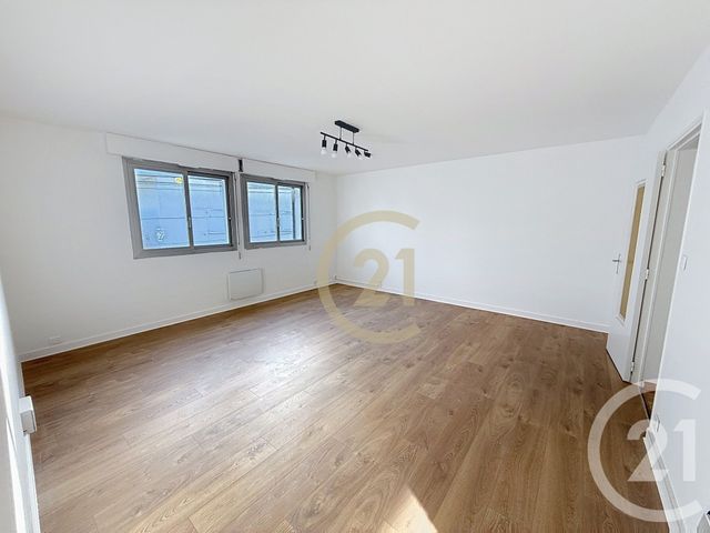 Afficher la photo en grand Appartement F3 à louer - 3 pièces - 71.95 m2 - ST NAZAIRE - 44 - PAYS-DE-LOIRE - Century 21 By Ouest