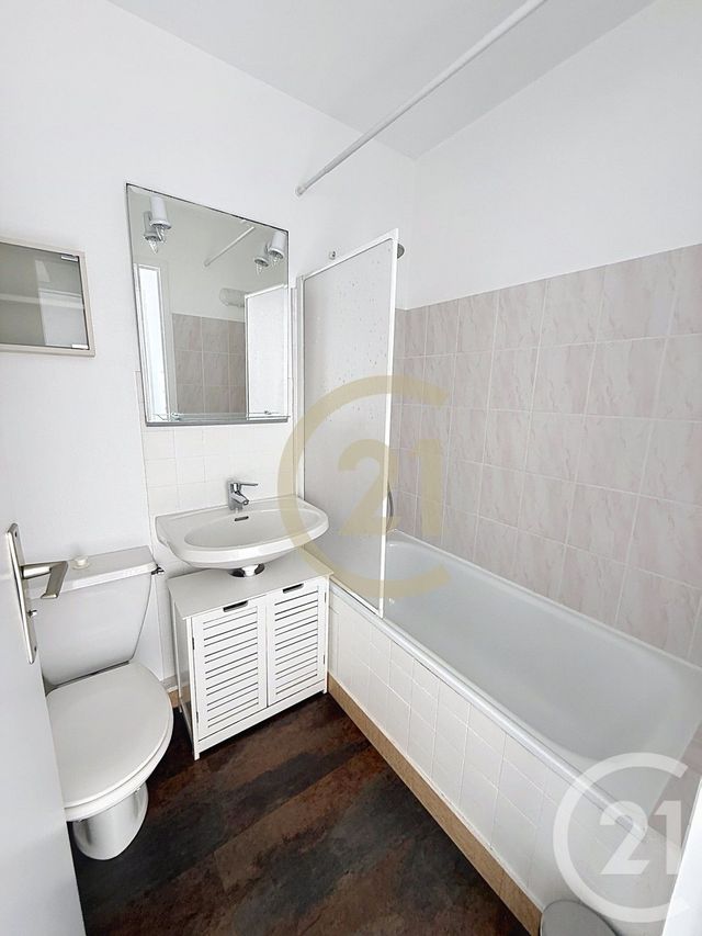 Appartement F1 à louer - 1 pièce - 26.0 m2 - ST NAZAIRE - 44 - PAYS-DE-LOIRE - Century 21 By Ouest